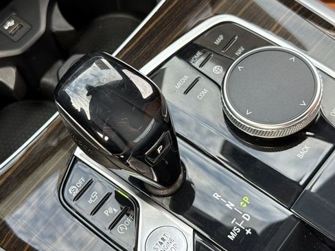 Used 2019 BMW X5 xDrive40i w/ Premium Package image 22