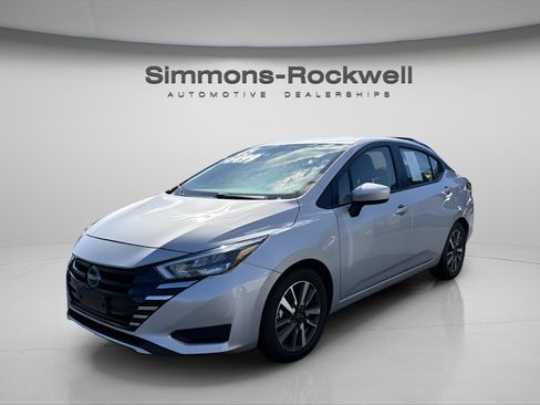 Used 2025 Nissan Versa SV FWD image 2