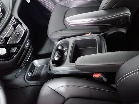 New 2025 Chrysler Pacifica Select image 25