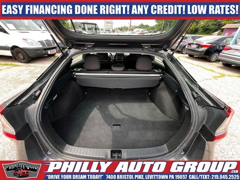 Used 2021 Toyota Prius LE FWD image 24
