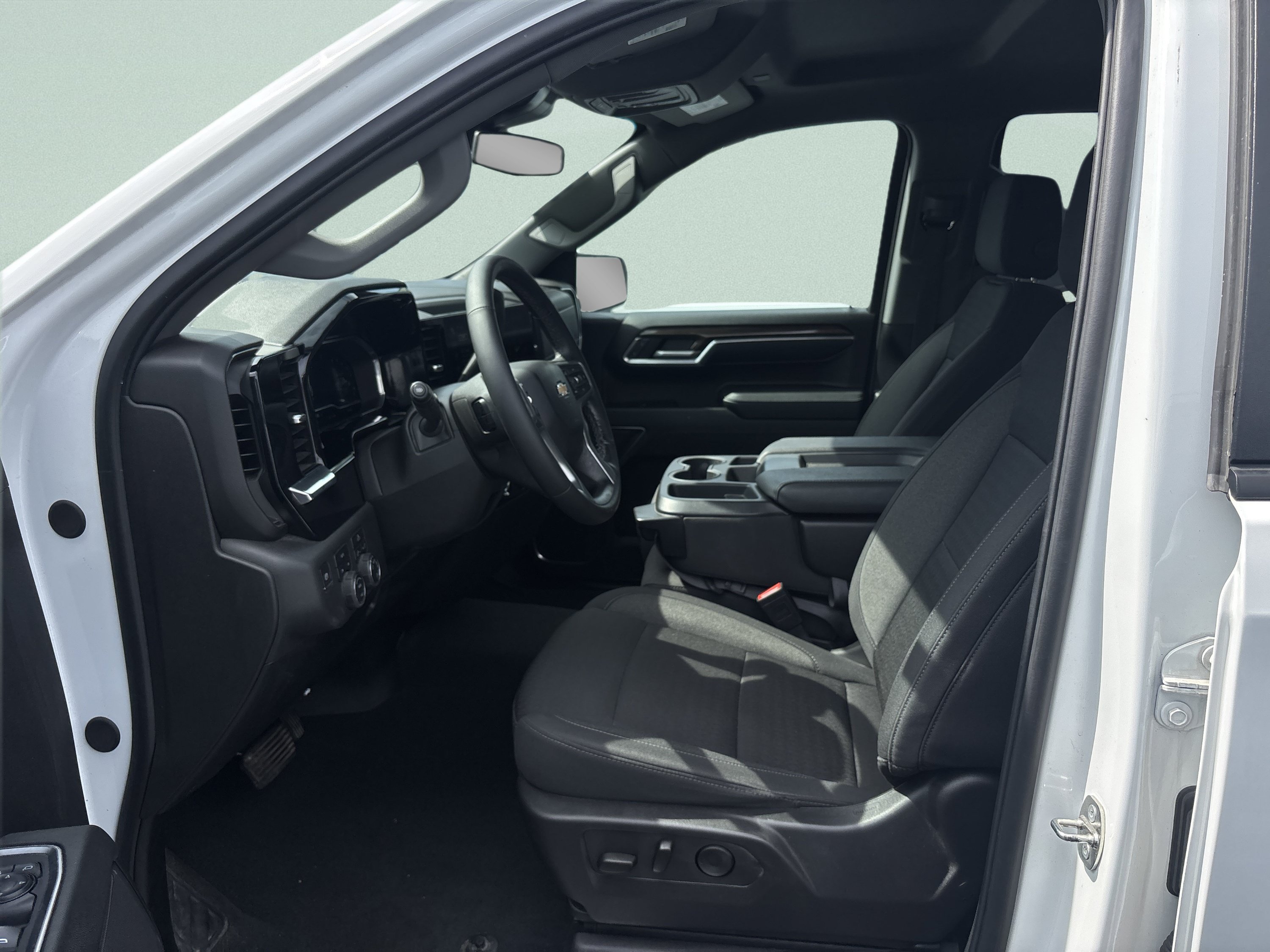 Used 2024 Chevrolet Silverado 1500 LT AWD/4WD image 9