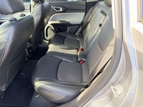 Used 2022 Jeep Compass Latitude w/ Sun and Sound Group AWD/4WD image 16
