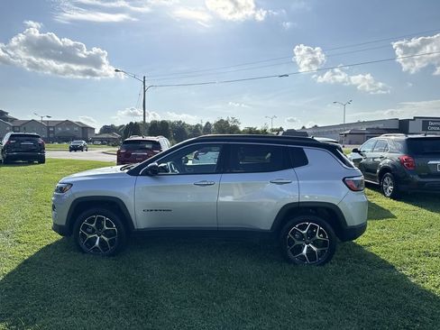 Used 2025 Jeep Compass Limited AWD/4WD image 11