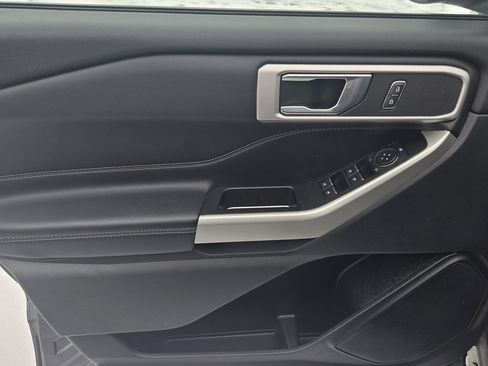 Used 2021 Ford Explorer XLT w/ Equipment Group 202A image 35