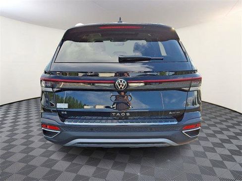New 2025 Volkswagen Taos SE image 5
