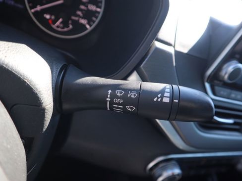 Used 2023 Nissan Altima 2.5 SR image 18