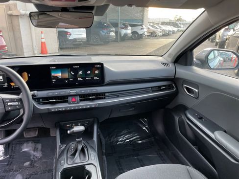Used 2025 Kia K4 LXS image 35