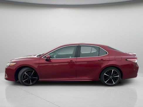 Used 2018 Toyota Camry XSE image 12