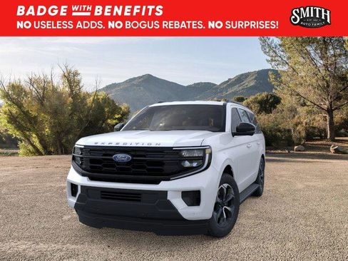New 2026 Ford Expedition Active image 3