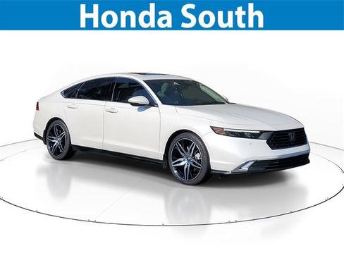 Used 2024 Honda Accord Touring image 1