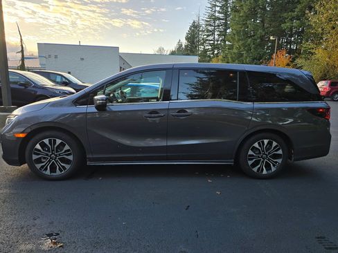 Used 2026 Honda Odyssey Elite image 2