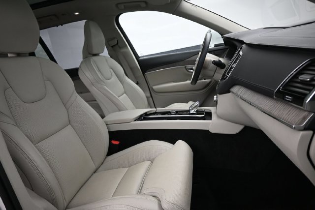Used 2024 Volvo XC90 B6 Ultimate w/ Protection Package Premier AWD/4WD image 35