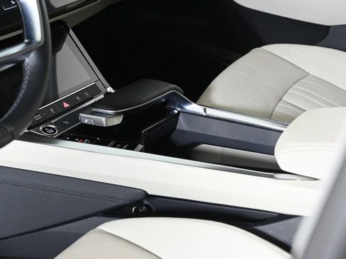 Certified 2024 Audi Q8 e-tron Premium image 20