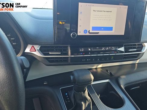Used 2025 Toyota Sienna LE FWD image 7