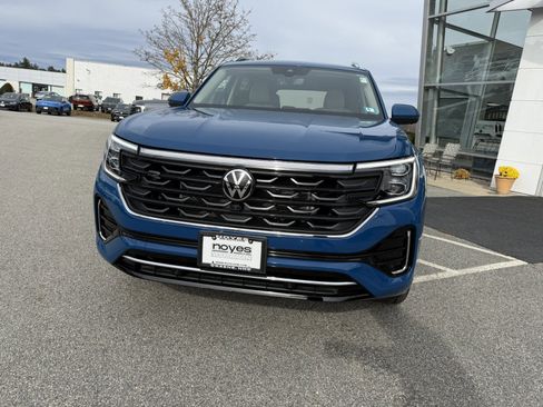 Used 2025 Volkswagen Atlas SEL Premium R-Line image 8