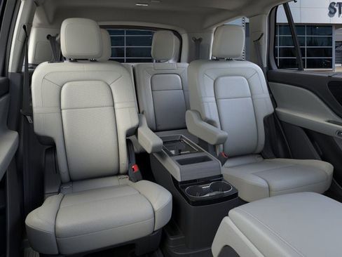 Used 2026 Lincoln Aviator Reserve AWD/4WD image 11