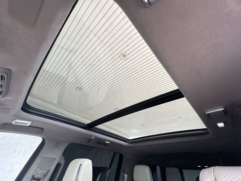 Certified 2025 Cadillac Escalade ESV Sport Platinum w/ LPO, Floor Liner Package AWD/4WD image 19