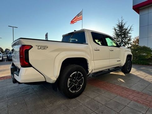 Used 2024 Toyota Tacoma TRD Sport AWD/4WD image 8