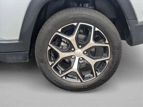 Used 2024 Jeep Compass Limited image 23