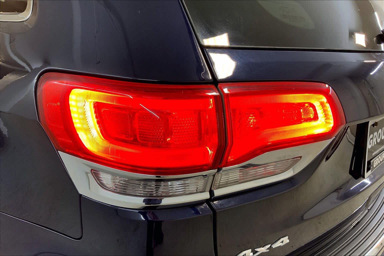 Used 2018 Jeep Grand Cherokee Overland AWD/4WD image 28