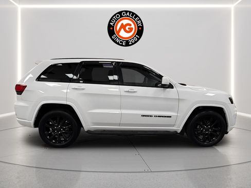 Used 2020 Jeep Grand Cherokee Altitude AWD/4WD image 8