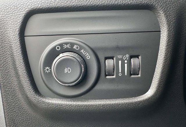 Used 2023 Jeep Grand Cherokee L Limited AWD/4WD image 25
