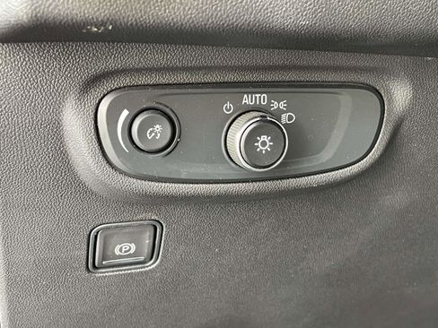 Used 2024 GMC Terrain SLE FWD image 19