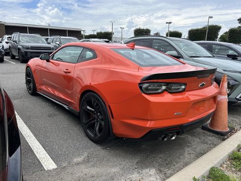 Used 2019 Chevrolet Camaro SS RWD image 6