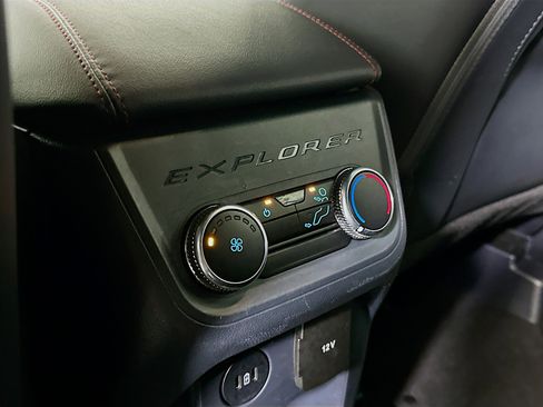 Used 2025 Ford Explorer ST-Line w/ ST-Line Street Pack image 27
