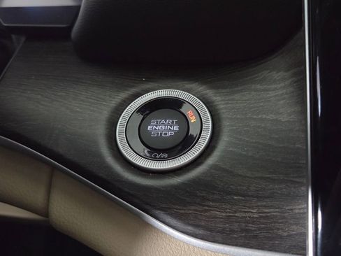 Used 2023 Jeep Grand Cherokee L Limited w/ Luxury Tech Group II image 22