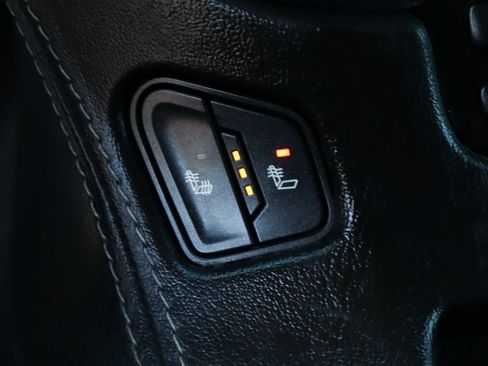 Used 2019 Chevrolet Suburban LT RWD image 40