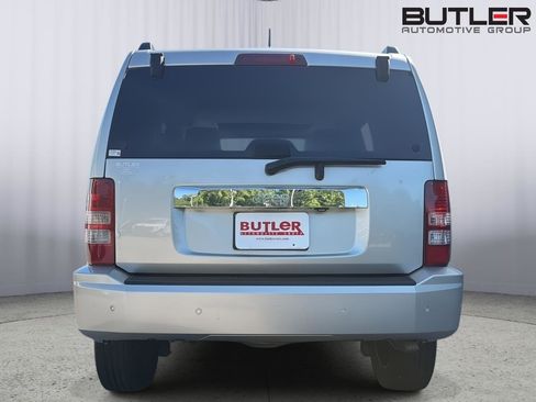 Used 2009 Jeep Liberty Limited w/ Premium Group II AWD/4WD image 5