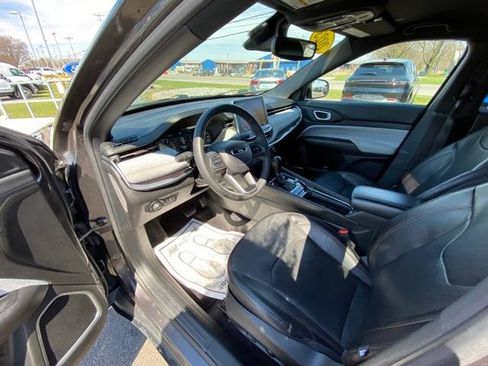 Used 2023 Jeep Compass Latitude AWD/4WD image 14