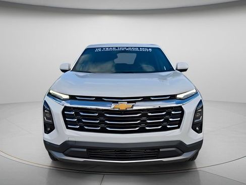 Used 2025 Chevrolet Equinox LT w/ Safety and Technology Package FWD image 4