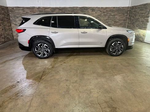 Used 2026 Buick Enclave Sport Touring w/ Power Package AWD/4WD image 10
