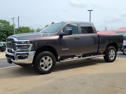 Used 2026 RAM 2500 Big Horn AWD/4WD image 2