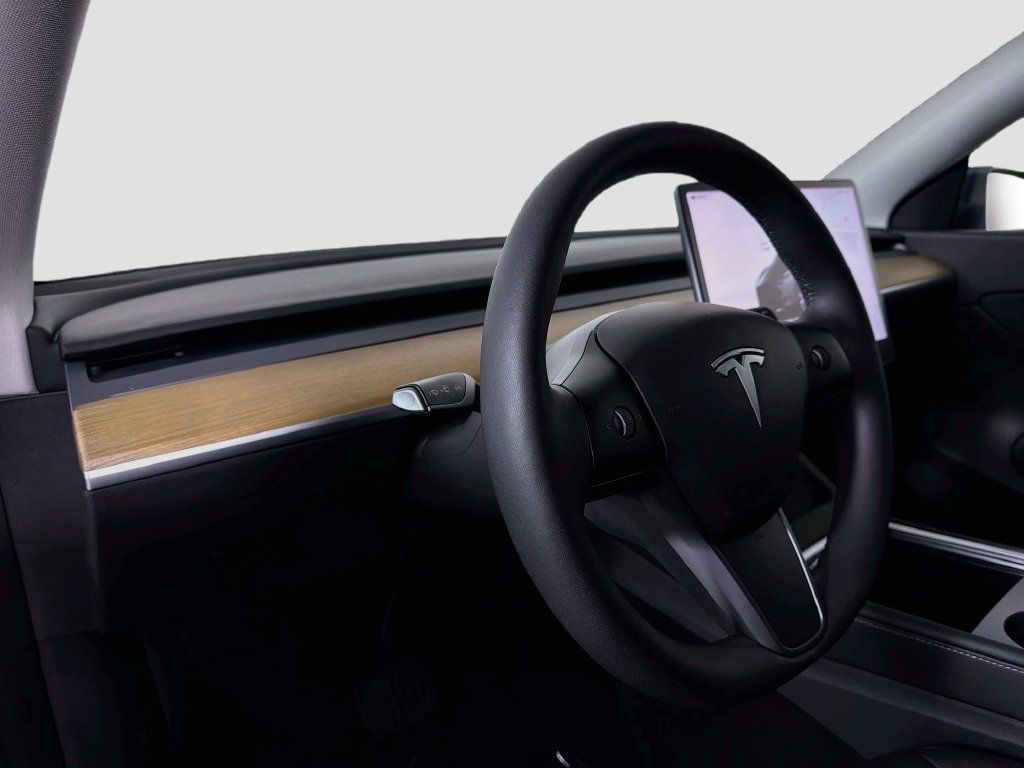 Used 2022 Tesla Model Y Long Range AWD/4WD image 9