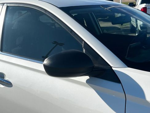 Used 2024 Nissan Altima 2.5 SV image 12