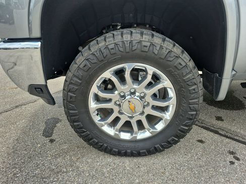 Used 2025 Chevrolet Silverado 2500 LTZ w/ LTZ Premium Package AWD/4WD image 32