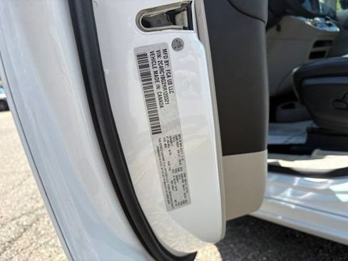 Used 2024 Chrysler Pacifica Touring-L FWD image 31