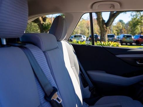 Certified 2025 Subaru Outback Premium image 9