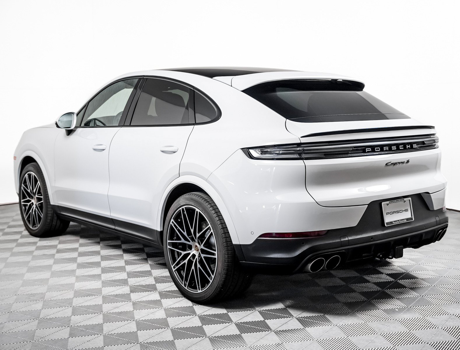 Certified 2024 Porsche Cayenne S w/ Premium Package Plus (PP1) AWD/4WD image 3