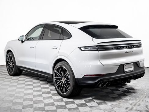 Certified 2024 Porsche Cayenne S AWD/4WD image 3