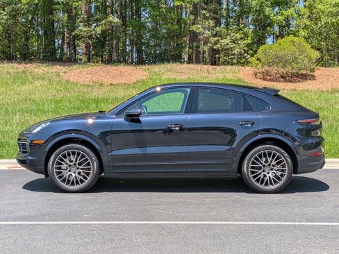 Used 2023 Porsche Cayenne Platinum Edition AWD/4WD image 2