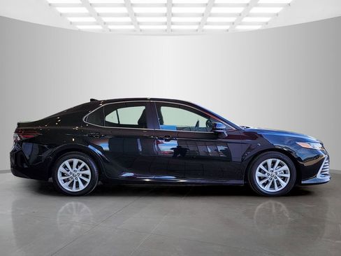 Used 2023 Toyota Camry LE image 3