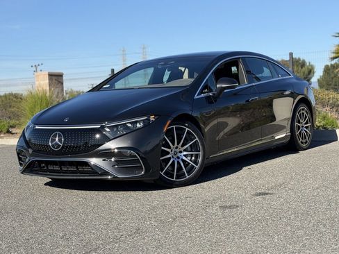 Used 2023 Mercedes-Benz EQS 580 4MATIC Sedan image 2