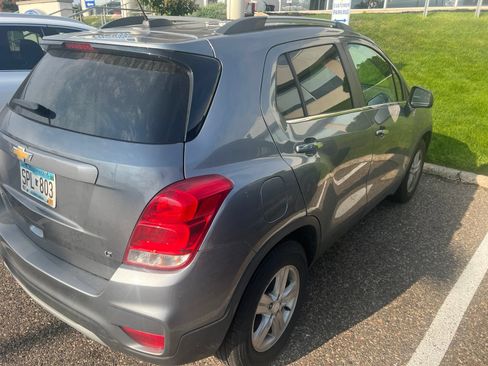 Used 2020 Chevrolet Trax LT w/ LT Convenience Package FWD image 4