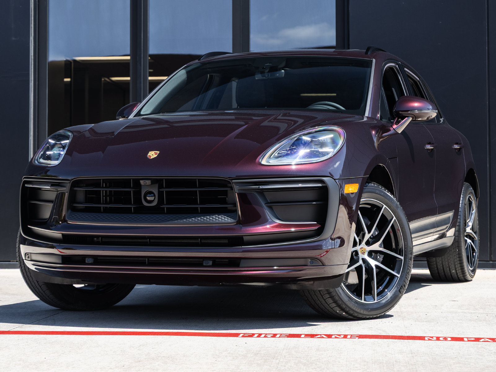 Certified 2026 Porsche Macan AWD/4WD image 1