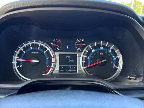 Used 2019 Toyota 4Runner Limited AWD/4WD image 9