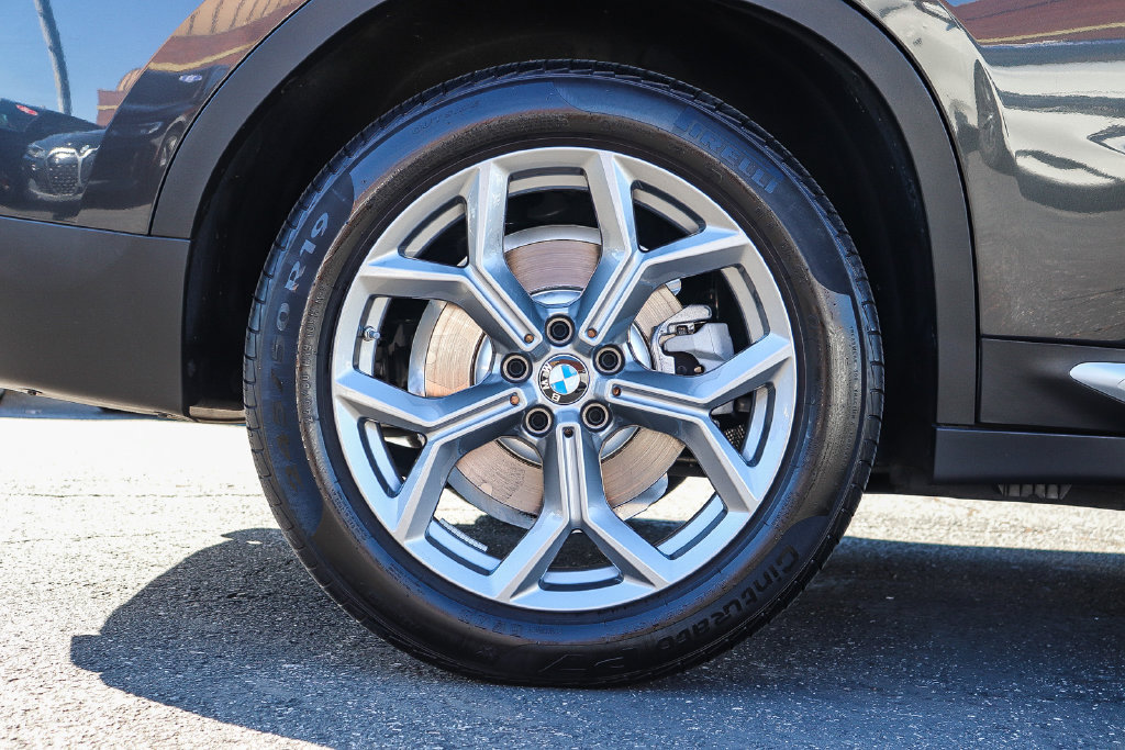Used 2025 BMW X4 xDrive30i w/ Premium Package AWD/4WD image 8